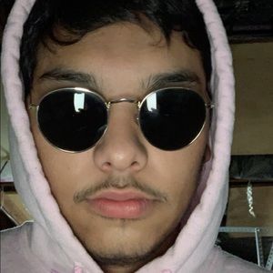 Meet your Posher, Alexis